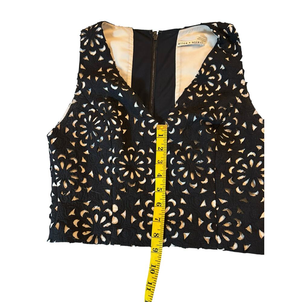 Alice + Olivia Black Floral Laser Cut Lyla Crop Top - Size 8 - Picture 6 of 9